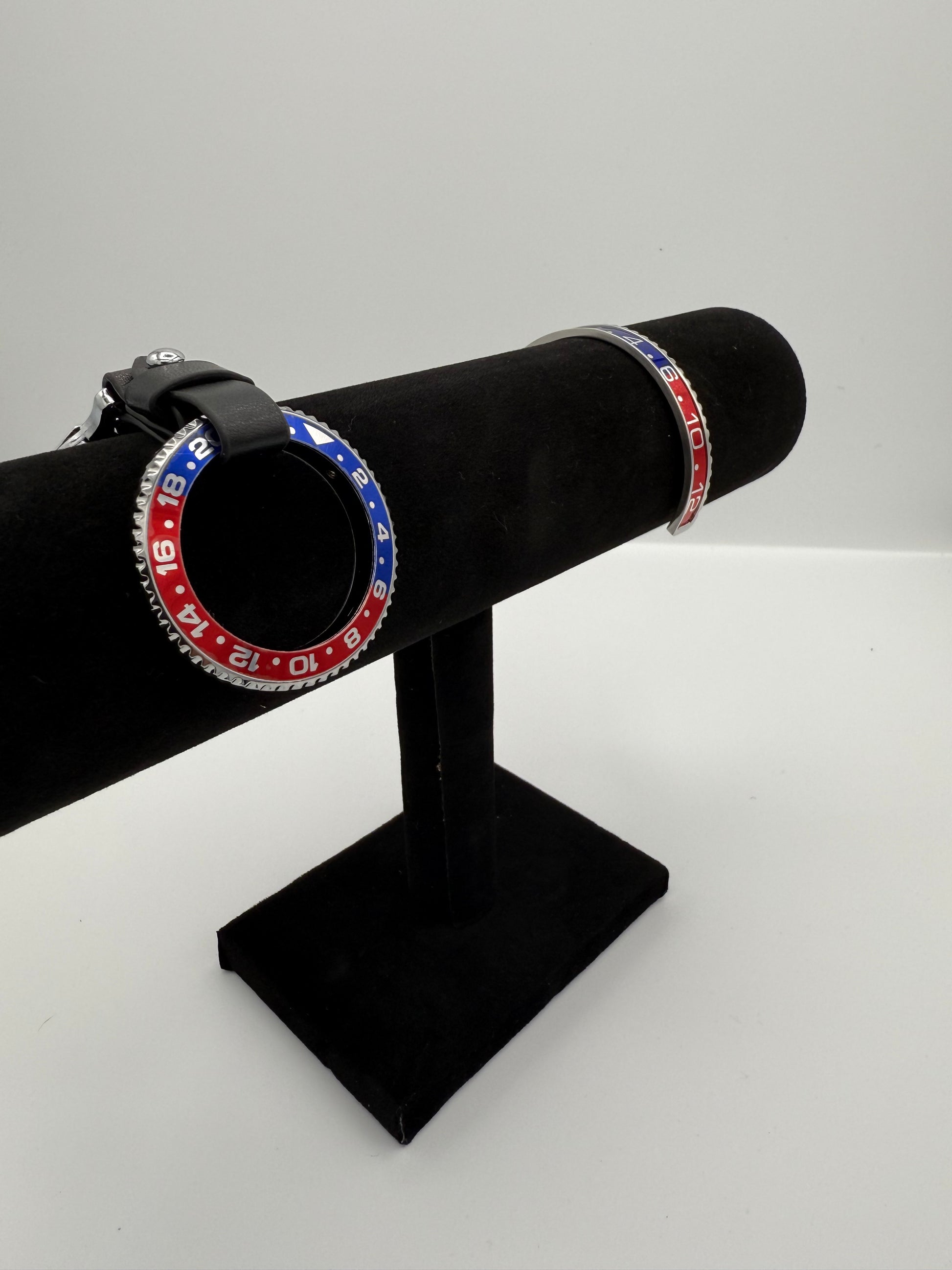 Pepsi Style Bracelet and Keyring Gift Set.