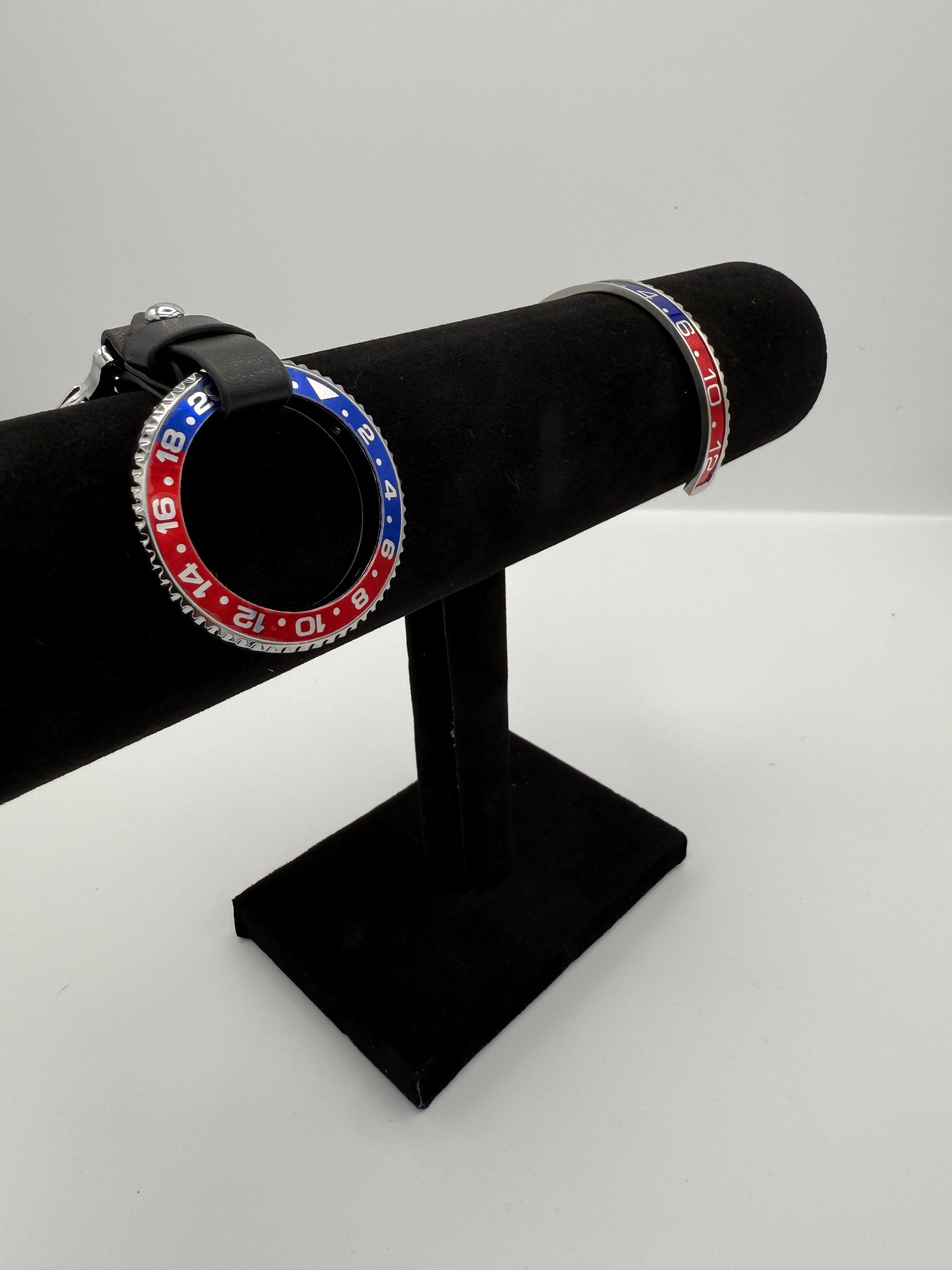Pepsi Style Bracelet and Keyring Gift Set.